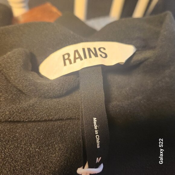 Rains Fleece Black Sweatshirt. NWT. Size Medium - Picture 5 of 7